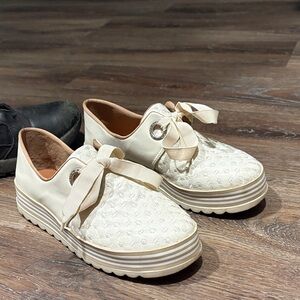 Chic Cream Lace-Up Women's Sneakers